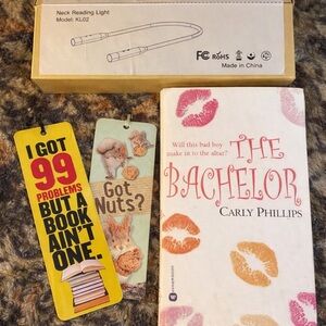 Book Lover Bundle – Neck Reading Light, Novel & 2 Fun Bookmarks